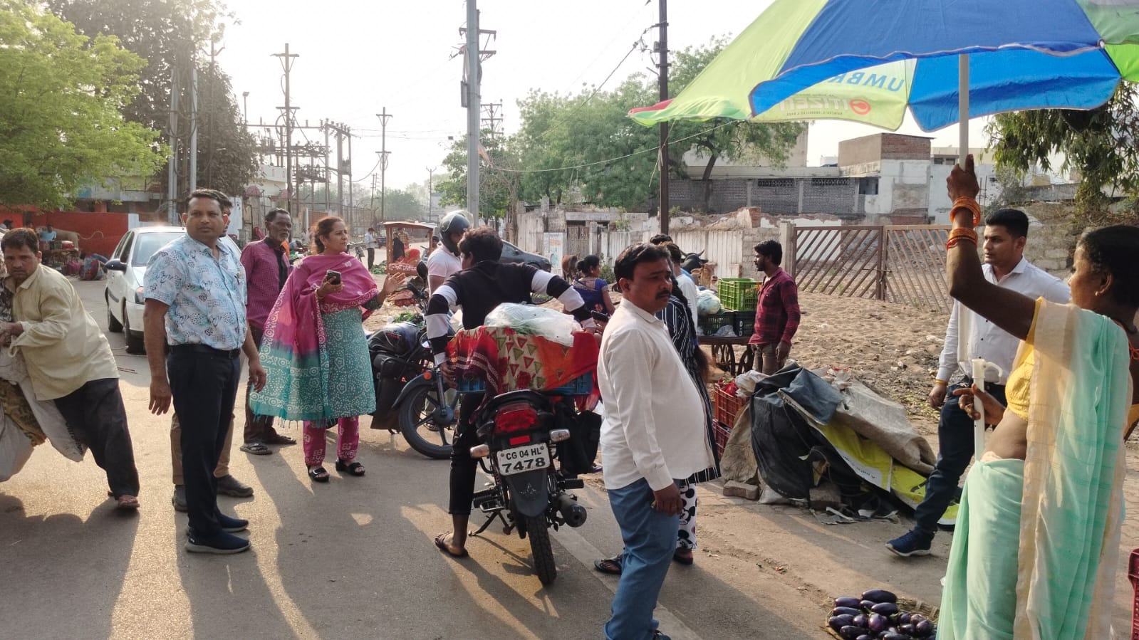 सड़क बाधा, गन्दगी फैलाने पर लगभग 50 हजार रूपये जुर्माना वसूला सड़क बाधा, गन्दगी फैलाने पर लगभग 50 हजार रूपये जुर्माना वसूला