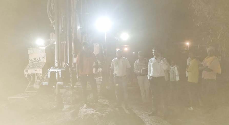 ग्राम तुमाडबरी में अवैध बोर खुदाई, बोरवेल वाहन जब्त ग्राम तुमाडबरी में अवैध बोर खुदाई, बोरवेल वाहन जब्त