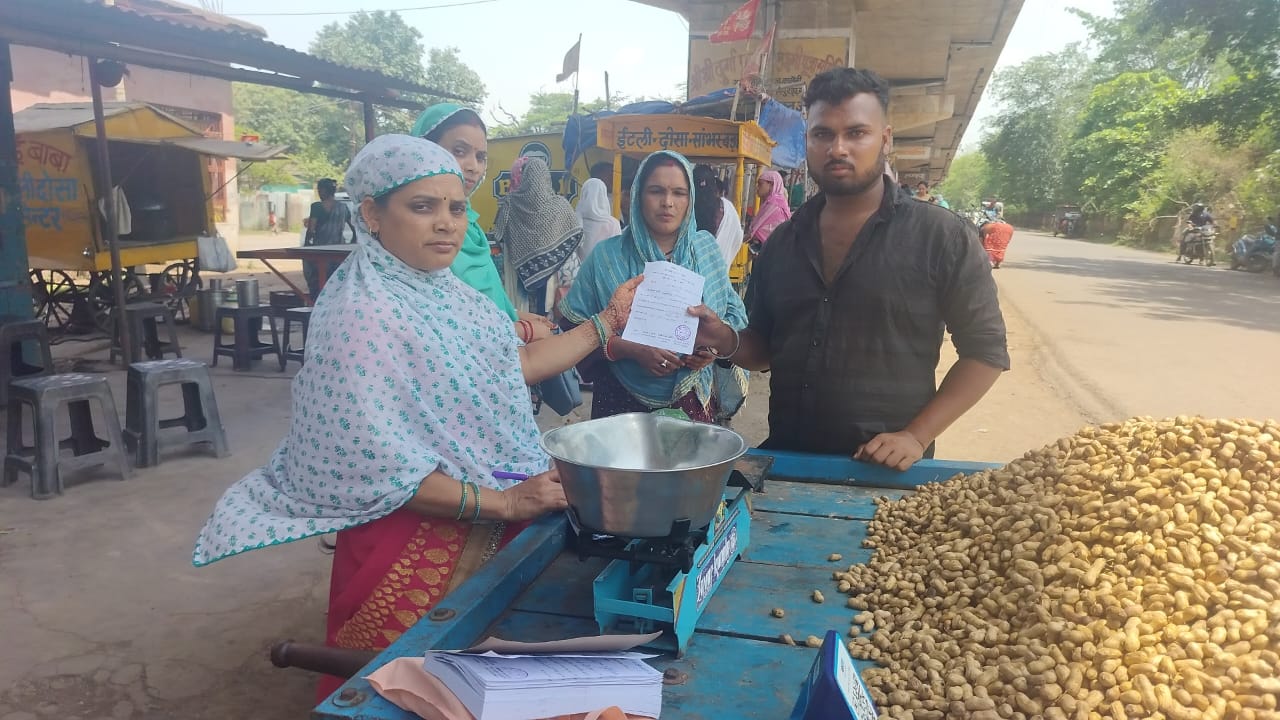 जोन 2 स्वास्थ्य विभाग ने गन्दगी फैलाने और सिंगल यूज प्लास्टिक मिलने पर 13 दुकानों से 3100 रूपये जुर्माना वसूला जोन 2 स्वास्थ्य विभाग ने गन्दगी फैलाने और सिंगल यूज प्लास्टिक मिलने पर 13 दुकानों से 3100 रूपये जुर्माना वसूला