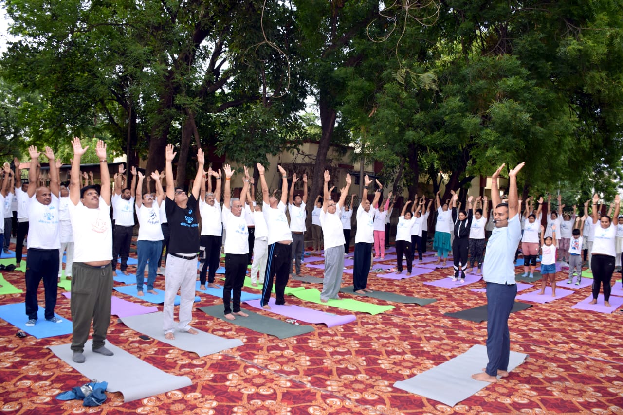 नियमित योग से बढ़ती है शारीरिक व मानसिक कार्यक्षमता- शुक्ला नियमित योग से बढ़ती है शारीरिक व मानसिक कार्यक्षमता- शुक्ला