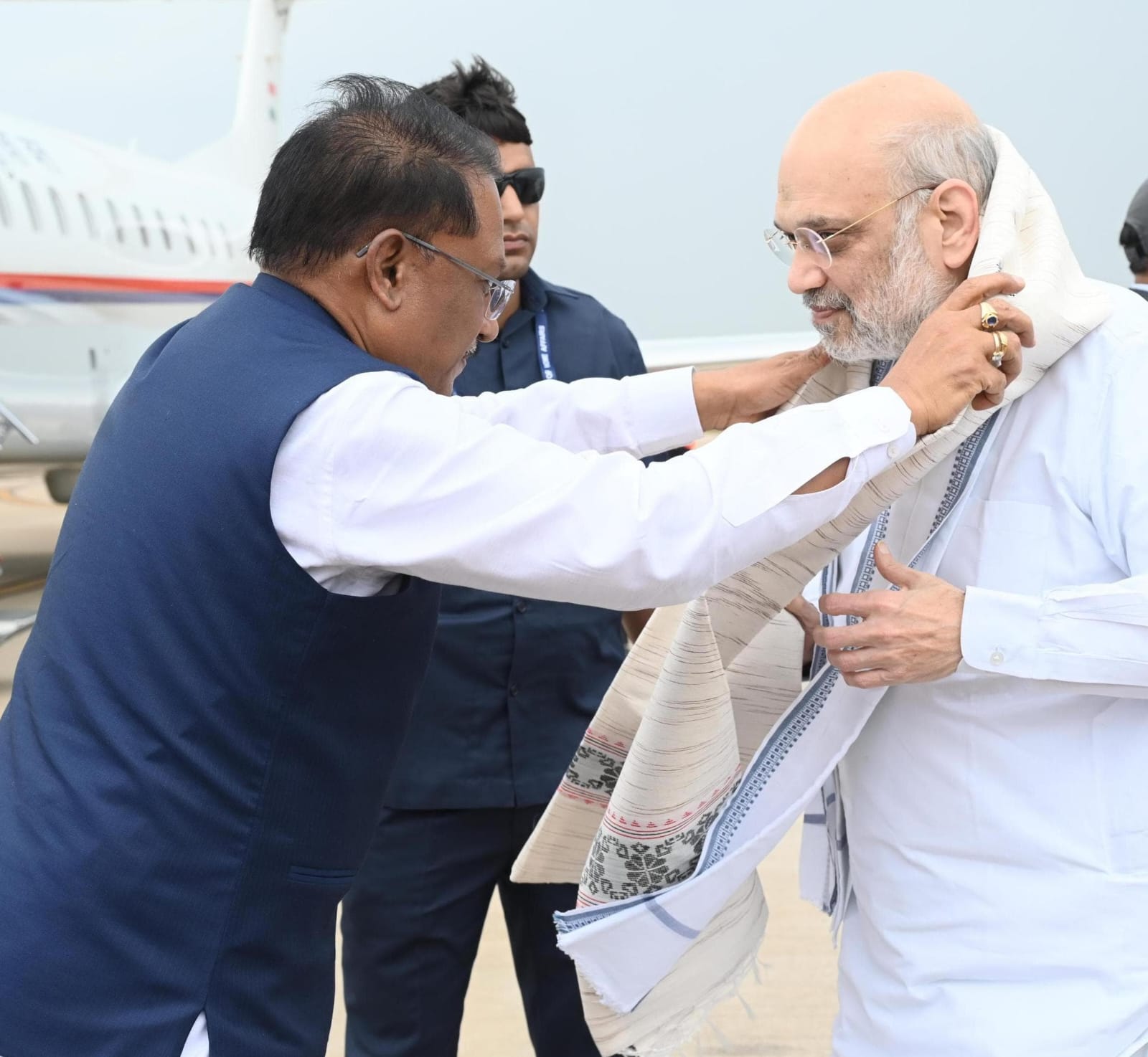 केंद्रीय गृह मंत्री अमित शाह के छत्तीसगढ़ आगमन पर मुख्यमंत्री साय ने एयरपोर्ट पर किया स्वागत केंद्रीय गृह मंत्री अमित शाह के छत्तीसगढ़ आगमन पर मुख्यमंत्री साय ने एयरपोर्ट पर किया स्वागत