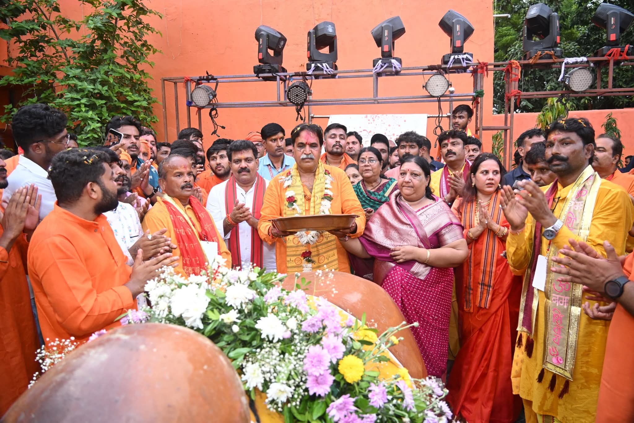 पश्चिम विधायक राजेश मूणत की कांवड़ यात्रा का भव्य स्वागत, बोल बम के जयकारों से गूंजा शहर पश्चिम विधायक राजेश मूणत की कांवड़ यात्रा का भव्य स्वागत, बोल बम के जयकारों से गूंजा शहर