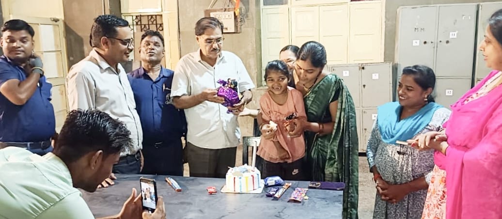 महाराष्ट्र मंडल में फिजियोथेरेपी करने आई मासूम का जन्मदिन मनाया गया धूमधाम से महाराष्ट्र मंडल में फिजियोथेरेपी करने आई मासूम का जन्मदिन मनाया गया धूमधाम से