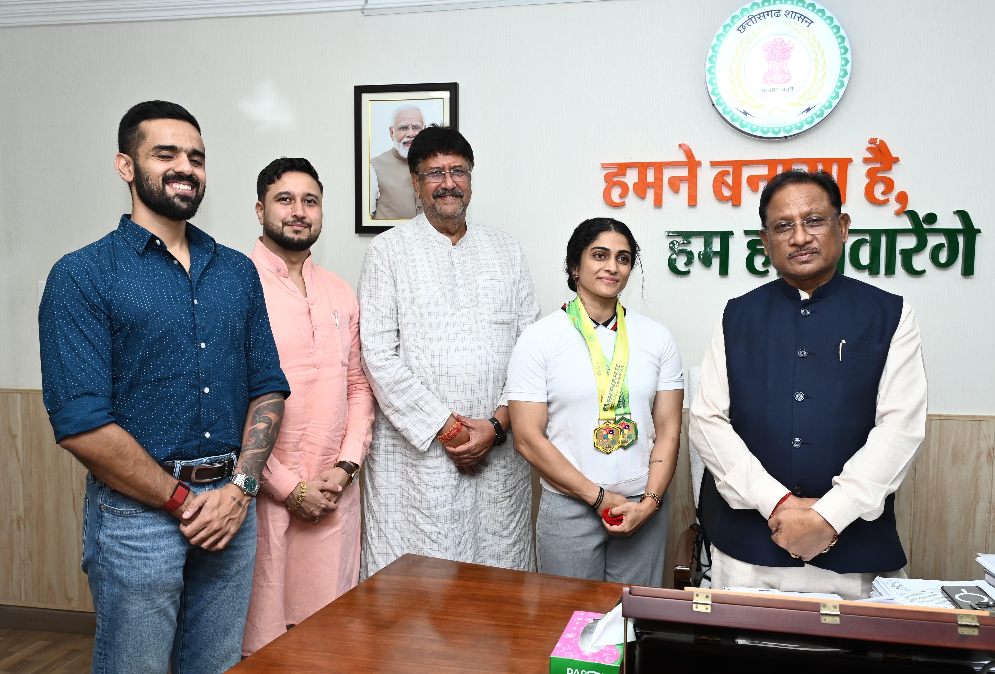 मुख्यमंत्री से एशियन अफ्रीकन पैसिफिक पावरलिफ्टिंग चैंपियनशिप की स्वर्ण पदक विजेता नमी राय पारेख ने की मुलाकात मुख्यमंत्री से एशियन अफ्रीकन पैसिफिक पावरलिफ्टिंग चैंपियनशिप की स्वर्ण पदक विजेता नमी राय पारेख ने की मुलाकात