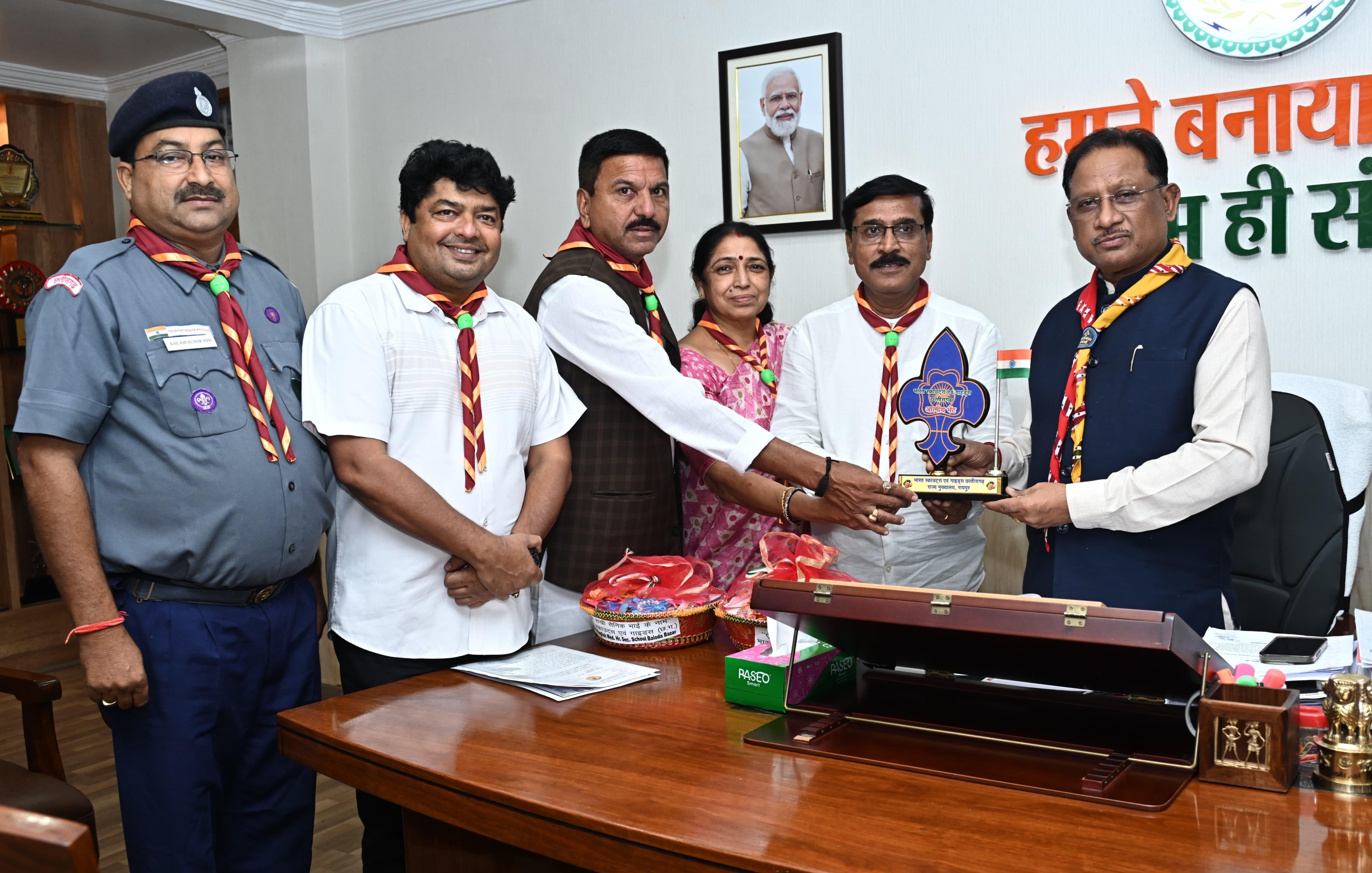 मुख्यमंत्री से भारत स्काउट्स एवं गाइड्स छत्तीसगढ़ के प्रतिनिधिमंडल ने की मुलाकात मुख्यमंत्री से भारत स्काउट्स एवं गाइड्स छत्तीसगढ़ के प्रतिनिधिमंडल ने की मुलाकात