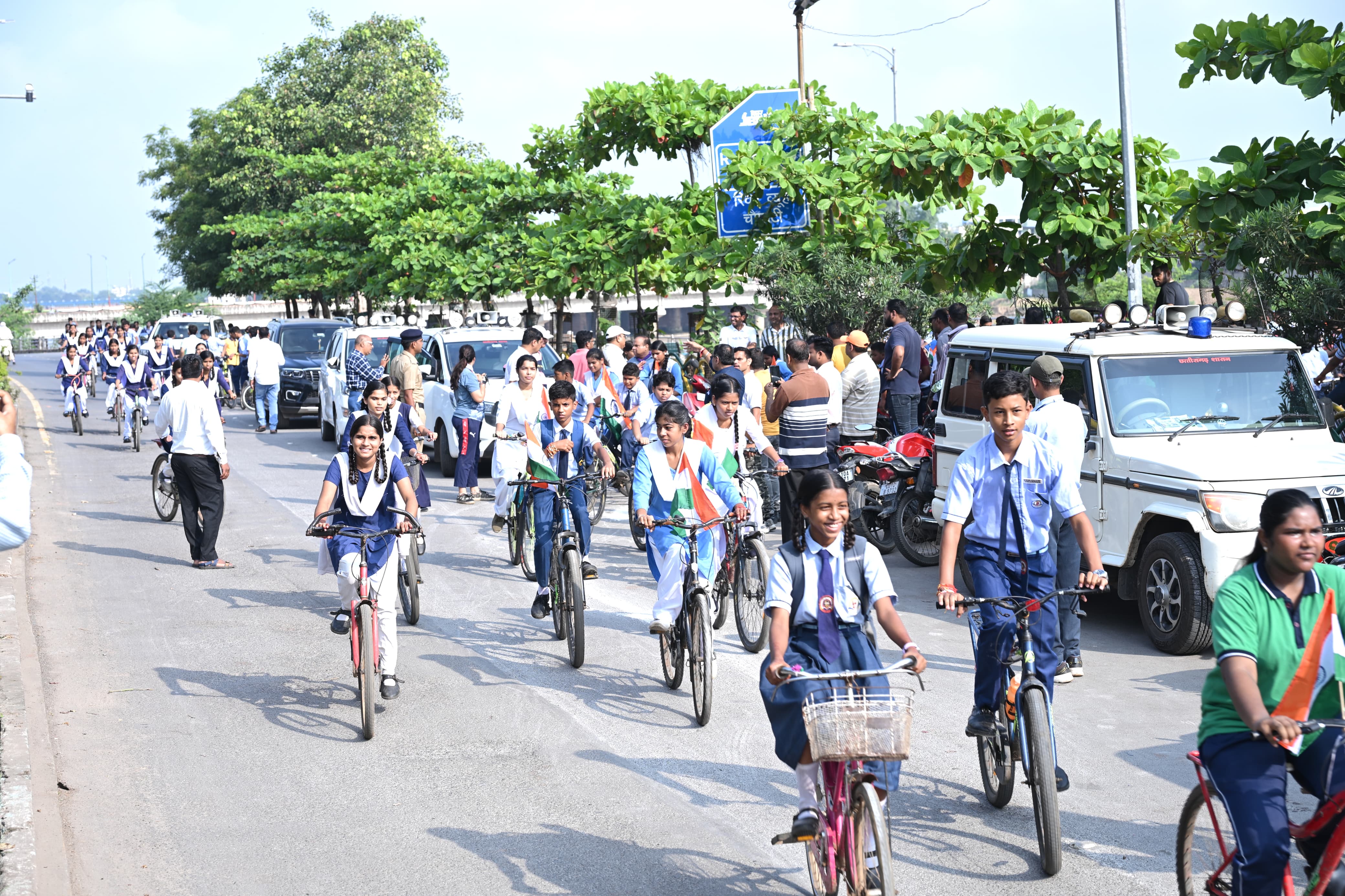 हर घर तिरंगा अभियान के तहत तिरंगा साइकिल रैली का भव्य आयोजन हर घर तिरंगा अभियान के तहत तिरंगा साइकिल रैली का भव्य आयोजन