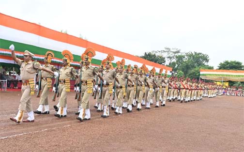 स्वतंत्रता दिवस समारोह का शौर्य परेड मैदान पुलिस प्रशिक्षण विद्यालय में किया गया अंतिम रिहर्सल स्वतंत्रता दिवस समारोह का शौर्य परेड मैदान पुलिस प्रशिक्षण विद्यालय में किया गया अंतिम रिहर्सल