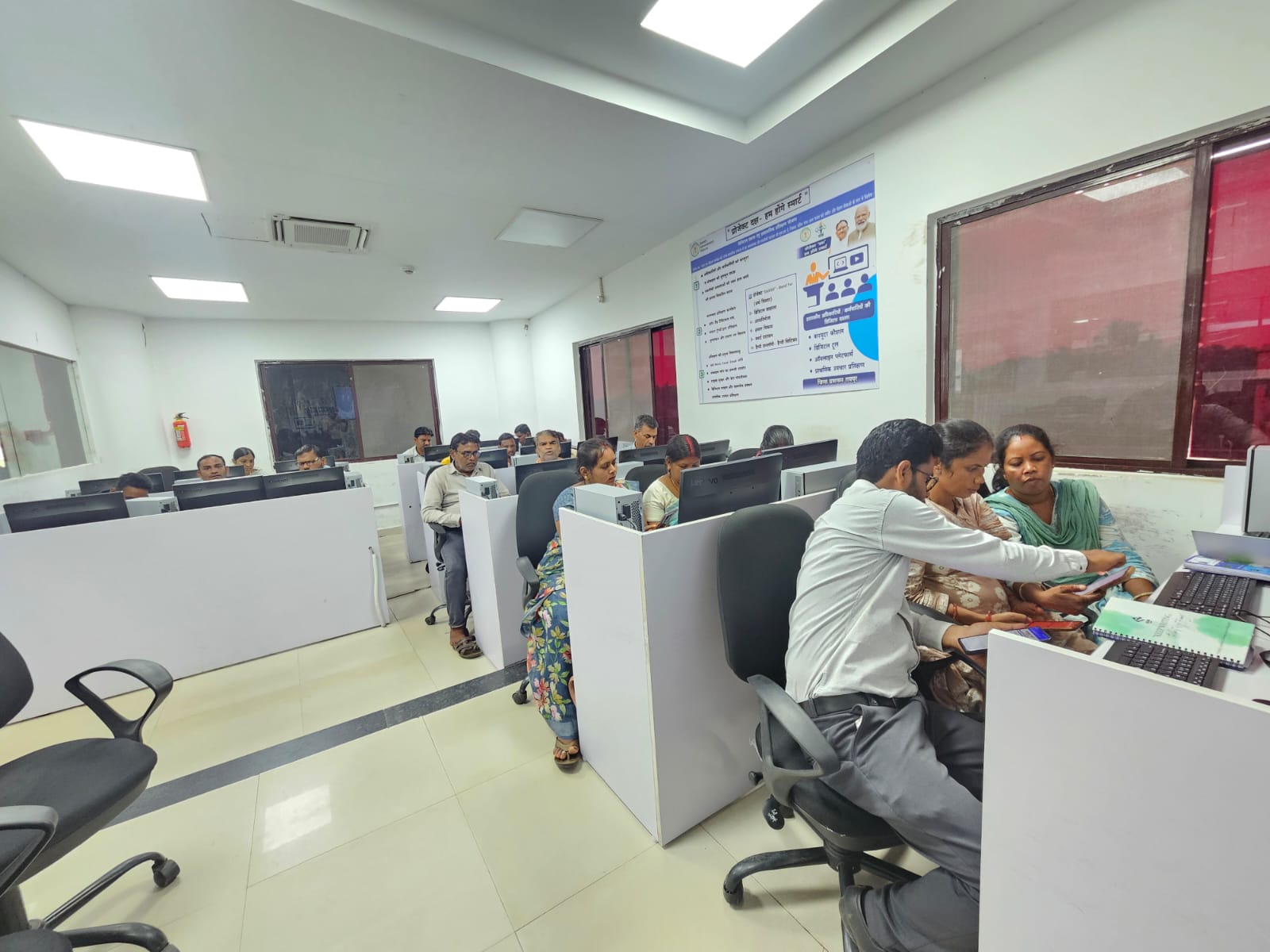 रायपुर में ‘प्रोजेक्ट दक्ष’ से अधिकारी बन रहे डिजिटली निपुण रायपुर में ‘प्रोजेक्ट दक्ष’ से अधिकारी बन रहे डिजिटली निपुण