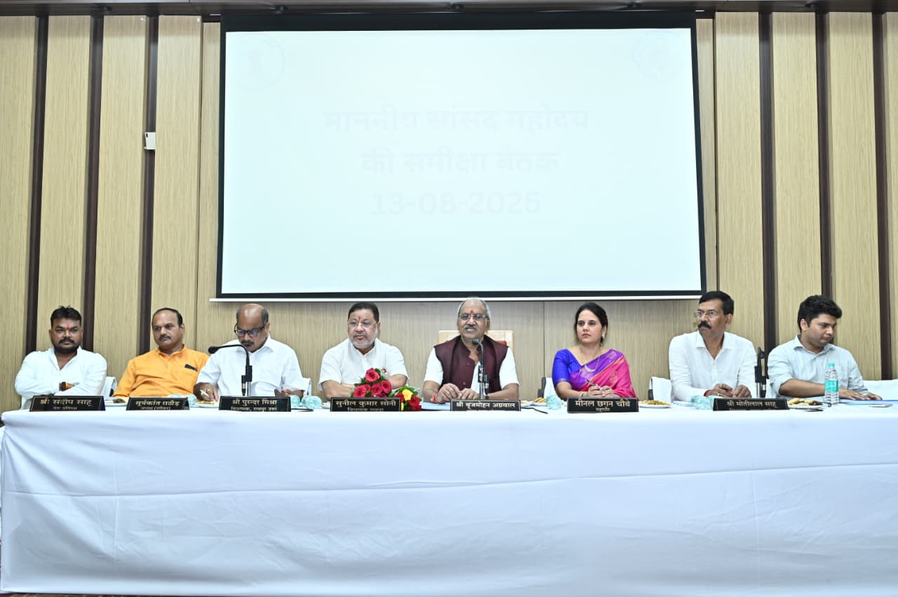 बाजारों में दुकानदारों द्वारा सड़कों पर किये गए कब्जों को हटाने तत्काल अभियान चलाएं : सांसद अग्रवाल बाजारों में दुकानदारों द्वारा सड़कों पर किये गए कब्जों को हटाने तत्काल अभियान चलाएं : सांसद अग्रवाल