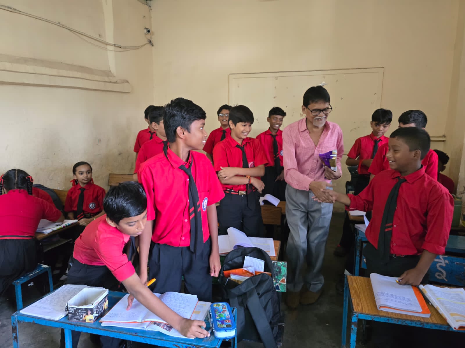 प्रोजेक्ट ‘आओ बांटे खुशियां’: जन्मदिन पर अधिकारियों-कर्मचारियों ने बच्चों संग मनाया उत्सव प्रोजेक्ट ‘आओ बांटे खुशियां’: जन्मदिन पर अधिकारियों-कर्मचारियों ने बच्चों संग मनाया उत्सव