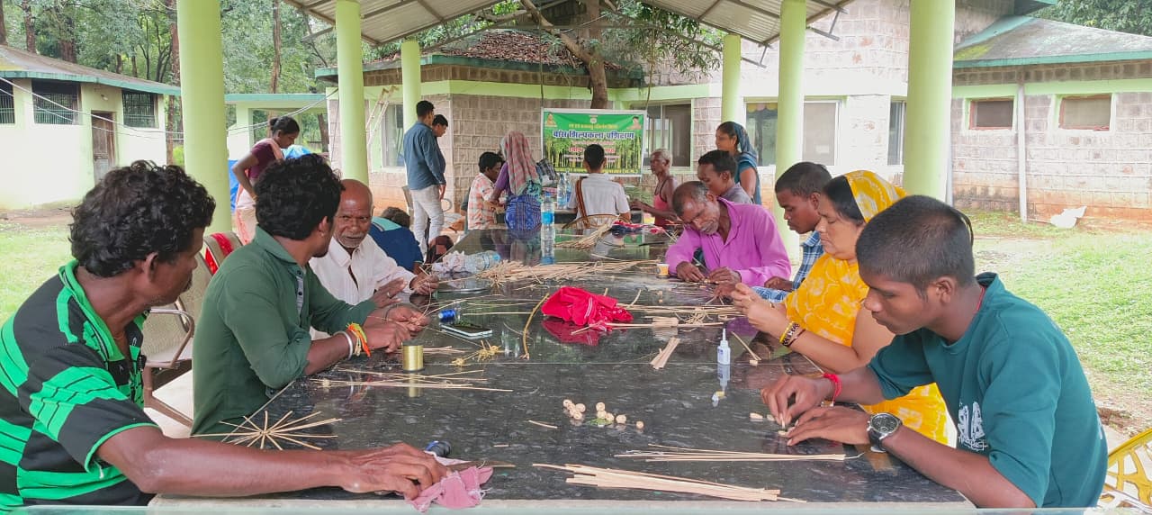 बांस शिल्पकला बनेगा कमार और बसोड परिवारों के आर्थिक सशक्तिकरण का जरिया बांस शिल्पकला बनेगा कमार और बसोड परिवारों के आर्थिक सशक्तिकरण का जरिया