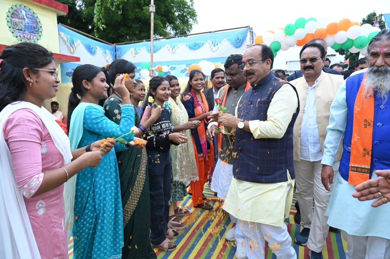 उप मुख्यमंत्री अरूण साव ने मावा मोदोल लाइब्रेरी का किया शुभारंभ उप मुख्यमंत्री अरूण साव ने मावा मोदोल लाइब्रेरी का किया शुभारंभ