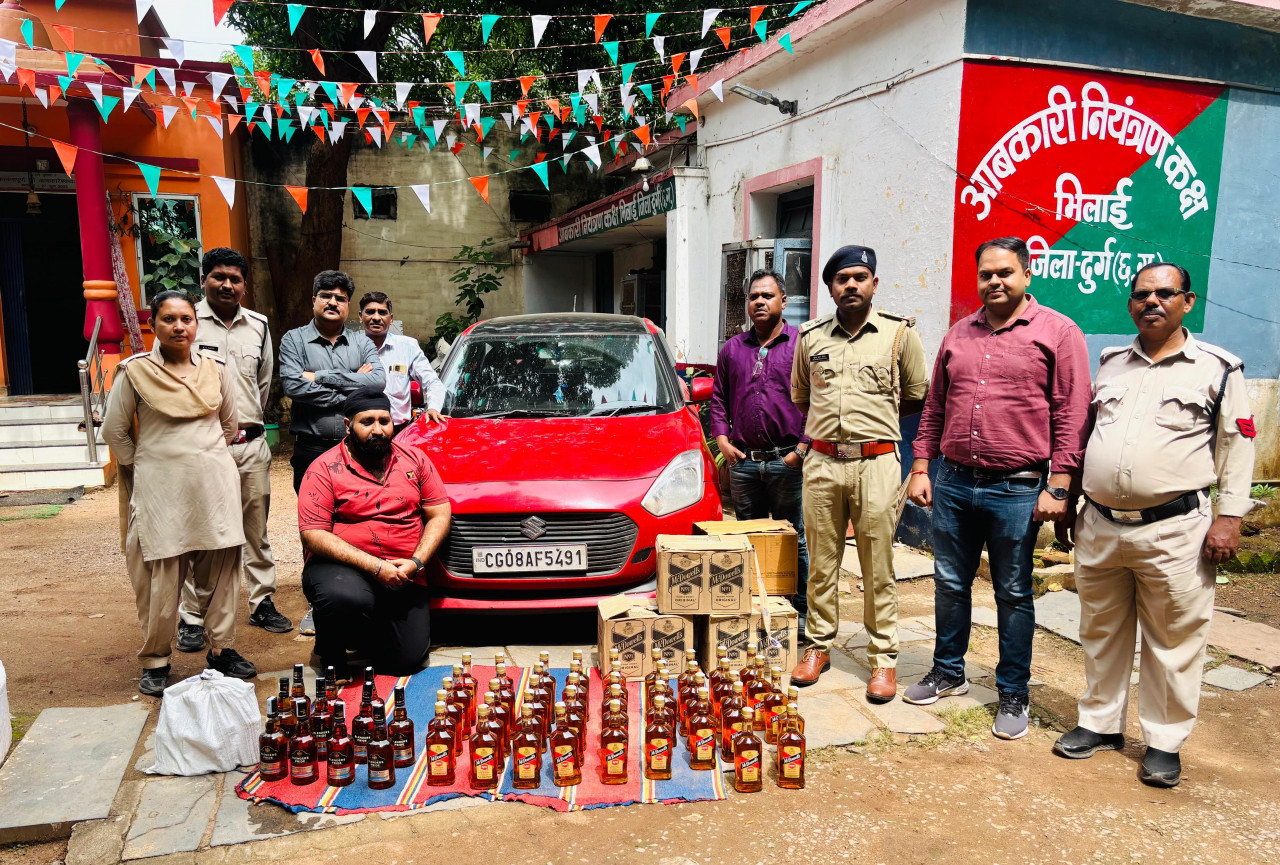 51 हजार की मदिरा एवं 4 लाख वाहन जब्त, एक आरोपी गिरफ्तार 51 हजार की मदिरा एवं 4 लाख वाहन जब्त, एक आरोपी गिरफ्तार