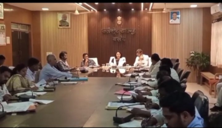 राजस्व प्रकरणों का निराकरण निर्धारित समयावधि में सुनिश्चित करें: कलेक्टर श्रीमती मिश्रा राजस्व प्रकरणों का निराकरण निर्धारित समयावधि में सुनिश्चित करें: कलेक्टर श्रीमती मिश्रा