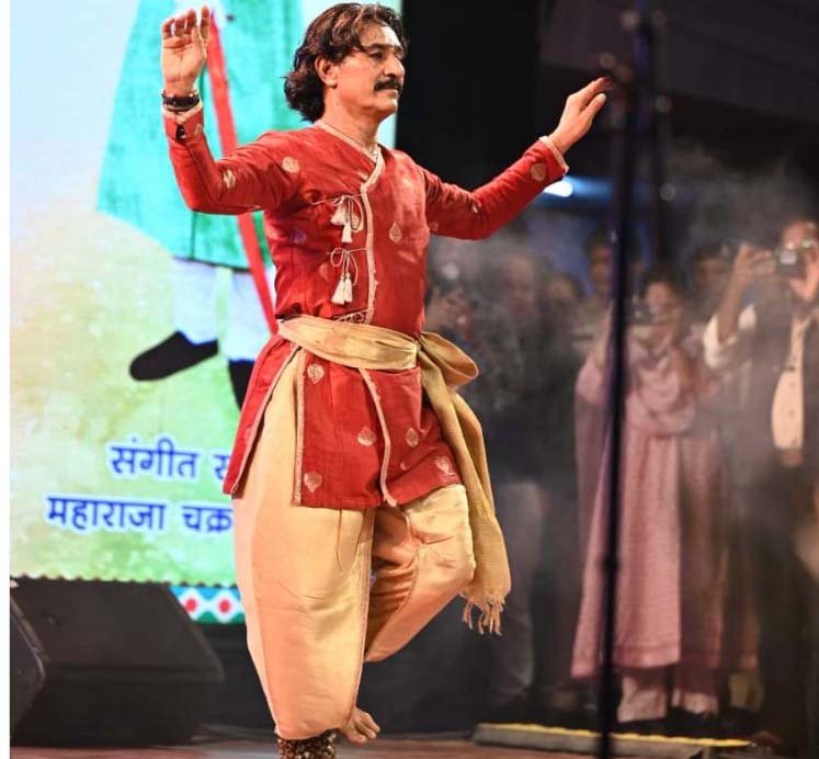 चक्रधर समारोह - पंडित राजेंद्र गंगानी की कथक प्रस्तुति ने दर्शकों को किया मंत्रमुग्ध चक्रधर समारोह - पंडित राजेंद्र गंगानी की कथक प्रस्तुति ने दर्शकों को किया मंत्रमुग्ध
