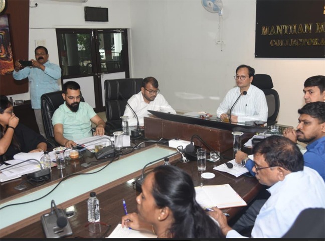 कलेक्टर ने टीएल बैठक में की शासकीय योजनाओं की समीक्षा कलेक्टर ने टीएल बैठक में की शासकीय योजनाओं की समीक्षा