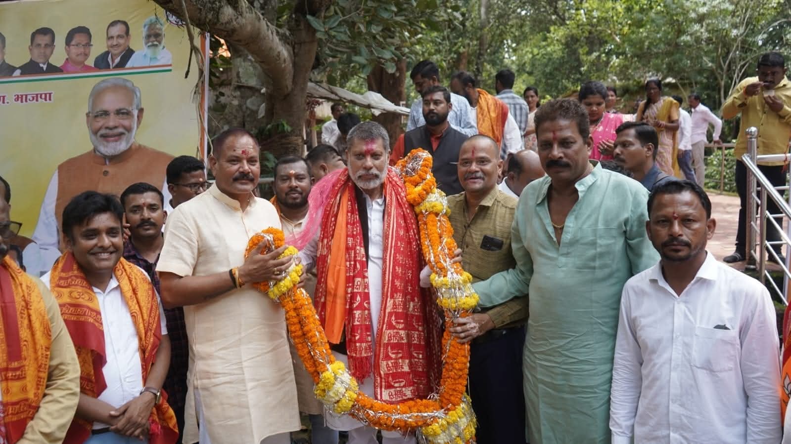 प्रदेश अध्यक्ष देव ने कार्यकर्ताओं के साथ मनाया अपना जन्मदिन प्रदेश अध्यक्ष देव ने कार्यकर्ताओं के साथ मनाया अपना जन्मदिन