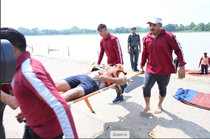 बाढ़ एवं गैस रिसाव जैसी आपदाओं से निपटने मॉकड्रिल का आयोजन बाढ़ एवं गैस रिसाव जैसी आपदाओं से निपटने मॉकड्रिल का आयोजन