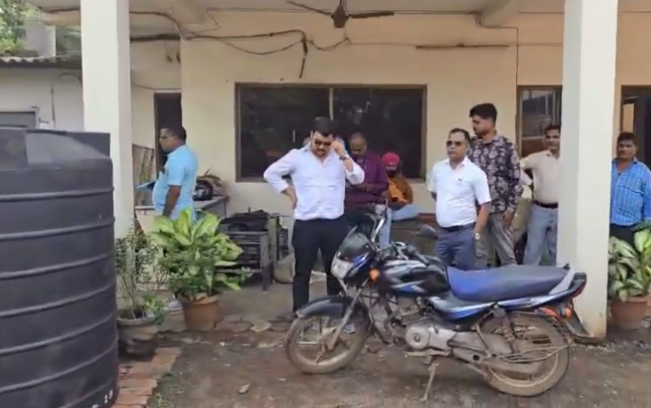 जोन 8 में कई वर्षों से सम्पति कर नहीं दे रहे 15 व्यवसायिक परिसरों को किया गया सीलबंद जोन 8 में कई वर्षों से सम्पति कर नहीं दे रहे 15 व्यवसायिक परिसरों को किया गया सीलबंद