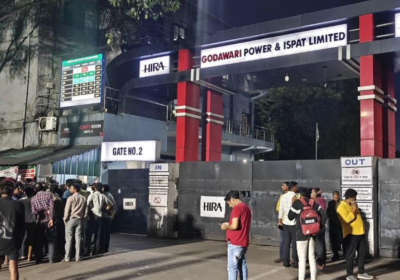 सिलतरा में स्टील प्लांट में बड़ा हादसा, लोहे का शेड गिरने से 6 मजदूरों की मौत, कई घायल सिलतरा में स्टील प्लांट में बड़ा हादसा, लोहे का शेड गिरने से 6 मजदूरों की मौत, कई घायल