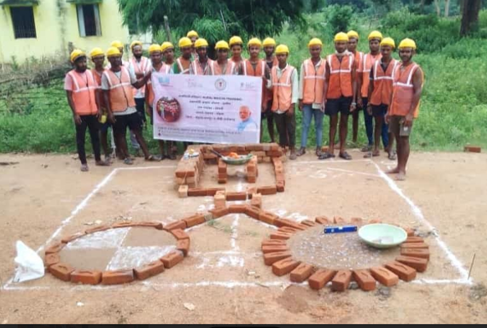 युवाओं को मिल रहा राजमिस्त्री का प्रशिक्षण, खुले स्वरोजगार के दरवाजे युवाओं को मिल रहा राजमिस्त्री का प्रशिक्षण, खुले स्वरोजगार के दरवाजे