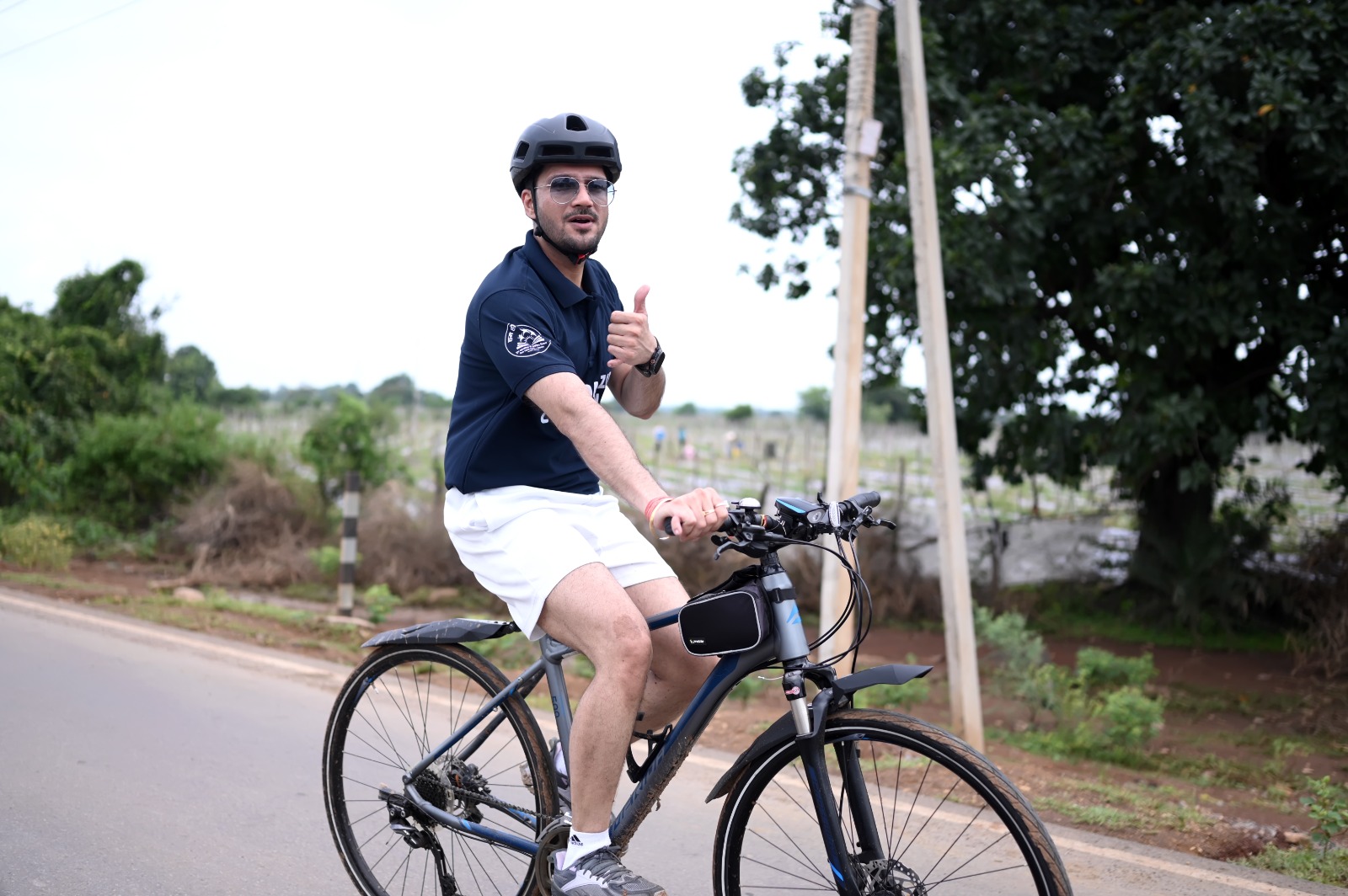 कलेक्टर ने साइक्लोथॉन में की 50 किलोमीटर साईक्लिंग,प्रतिभागी हुए उत्साहित कलेक्टर ने साइक्लोथॉन में की 50 किलोमीटर साईक्लिंग,प्रतिभागी हुए उत्साहित