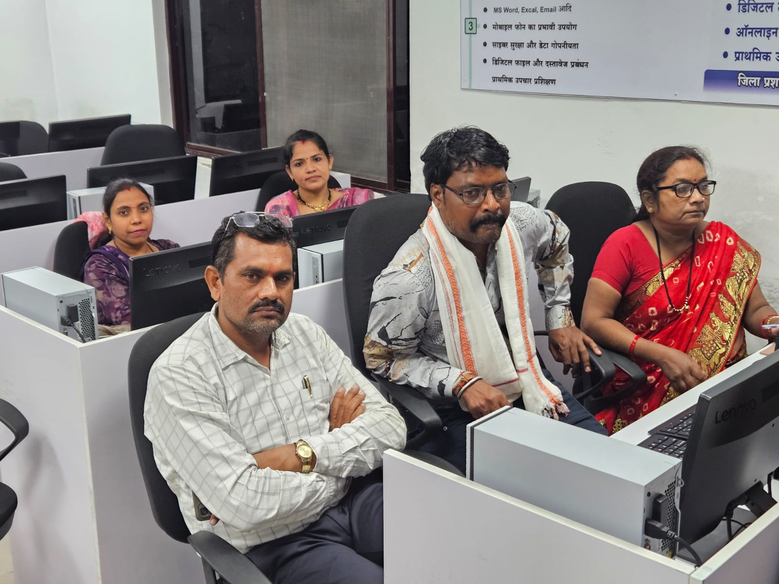 कर्मचारियों को मिल रहा डिजिटल दक्षता का प्रशिक्षण कर्मचारियों को मिल रहा डिजिटल दक्षता का प्रशिक्षण