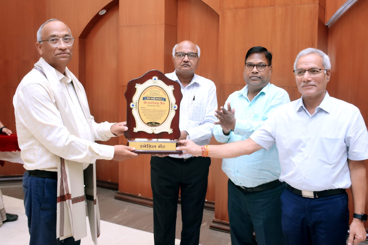 पाॅवर कंपनी में सेवानिवृत्ति समारोह पाॅवर कंपनी में सेवानिवृत्ति समारोह