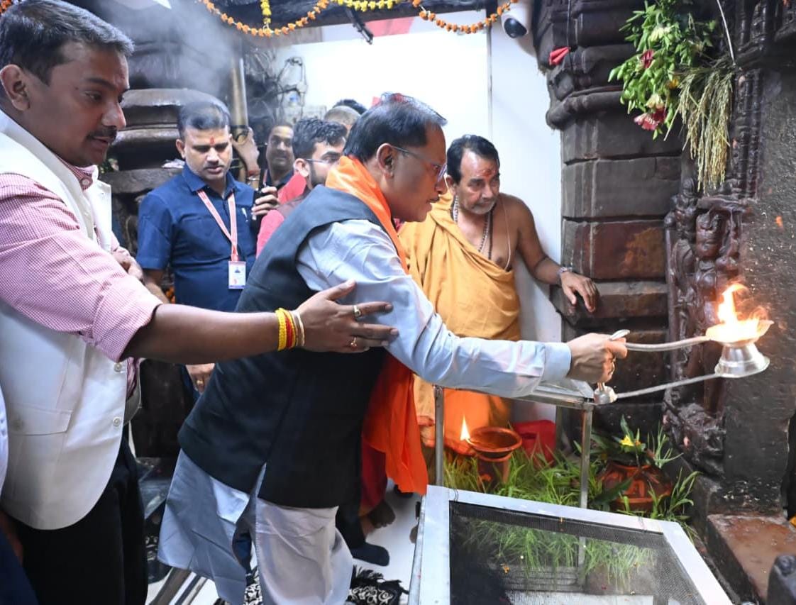 मुख्यमंत्री विष्णु देव साय ने रतनपुर महामाया मंदिर में नवरात्रि पर की पूजा अर्चना मुख्यमंत्री विष्णु देव साय ने रतनपुर महामाया मंदिर में नवरात्रि पर की पूजा अर्चना