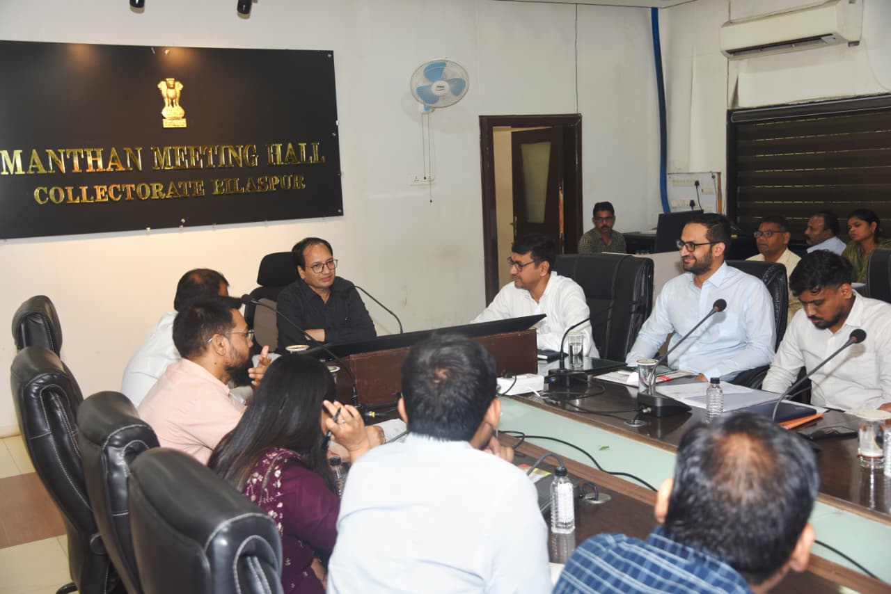 कलेक्टर ने की प्राथमिकता वाली योजनाओं की समीक्षा कलेक्टर ने की प्राथमिकता वाली योजनाओं की समीक्षा