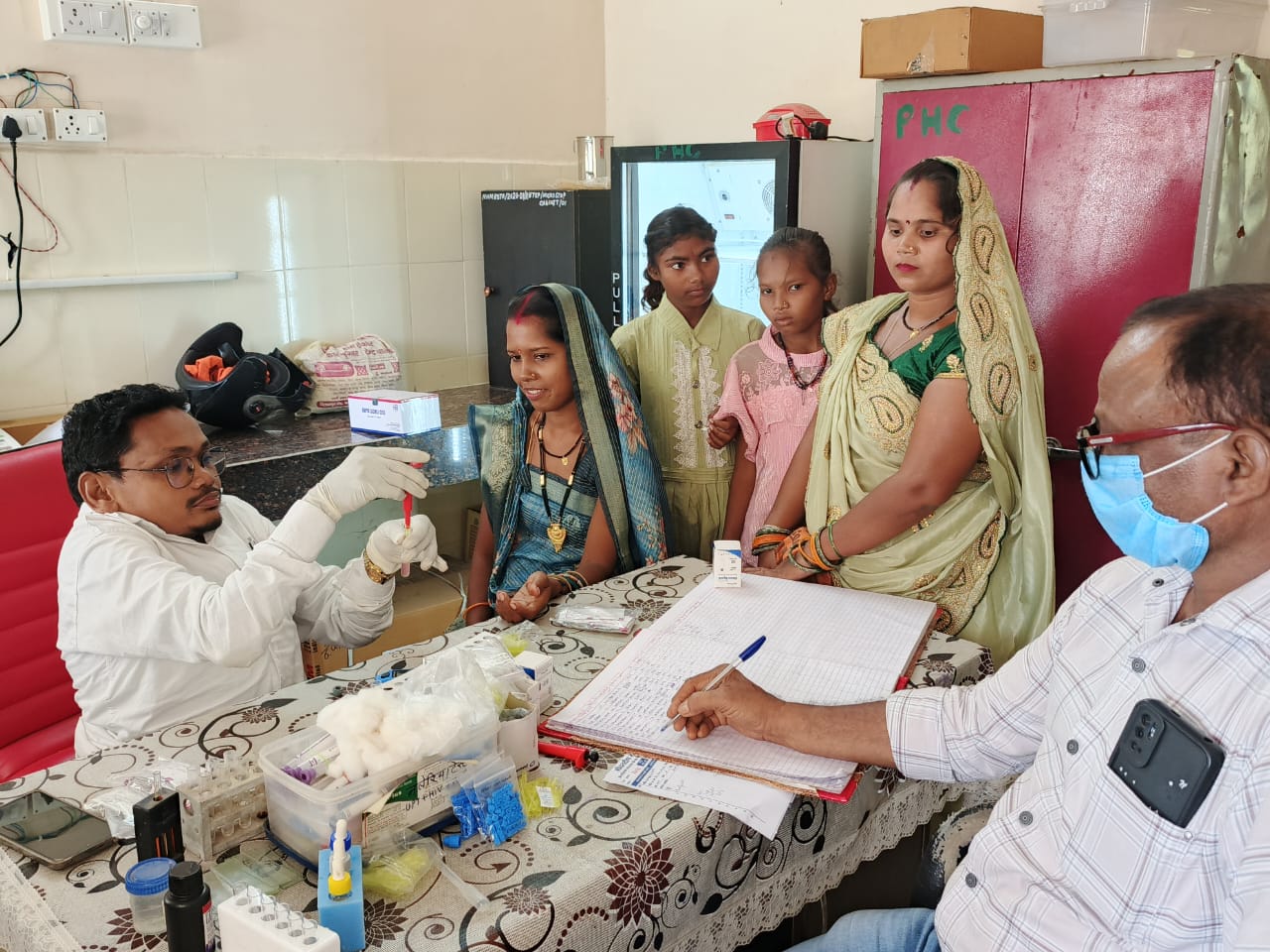 स्वस्थ नारी सशक्त परिवार अभियान : शिवतराई में दो दिवसीय स्वास्थ्य शिविर का आयोजन स्वस्थ नारी सशक्त परिवार अभियान : शिवतराई में दो दिवसीय स्वास्थ्य शिविर का आयोजन