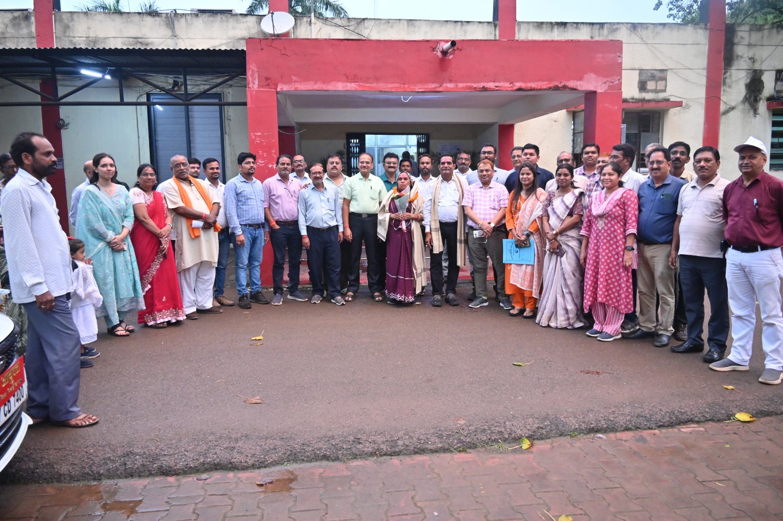 सेवानिवृत्त हुए 4 कर्मचारियों को दी गई बिदाई सेवानिवृत्त हुए 4 कर्मचारियों को दी गई बिदाई