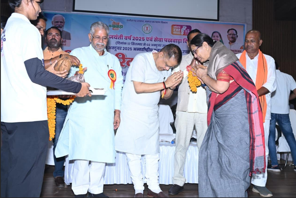 अन्तर्राष्ट्रीय वृद्धजन दिवस पर 500 से ज्यादा वरिष्ठ नागरिकों का किया गया सम्मान अन्तर्राष्ट्रीय वृद्धजन दिवस पर 500 से ज्यादा वरिष्ठ नागरिकों का किया गया सम्मान