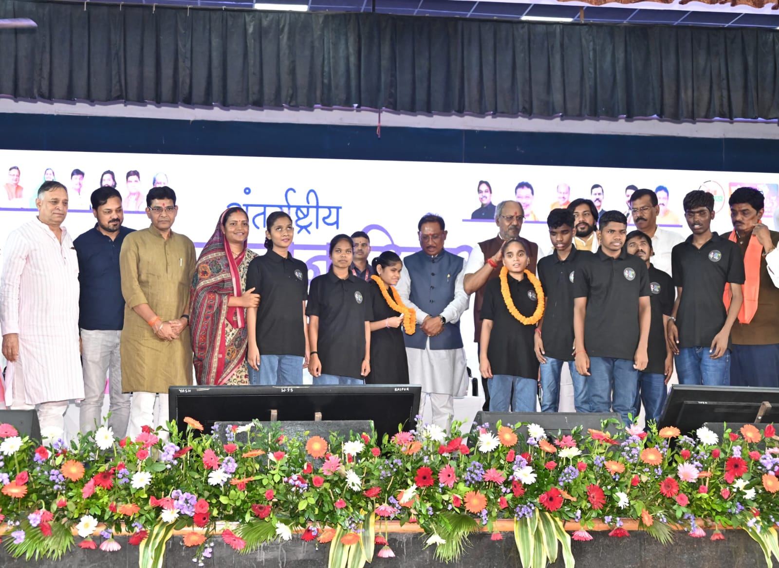 मुख्यमंत्री विष्णु देव साय ने प्रोजेक्ट दिव्य धुन के बच्चों को दी 11 हजार की प्रोत्साहन राशि मुख्यमंत्री विष्णु देव साय ने प्रोजेक्ट दिव्य धुन के बच्चों को दी 11 हजार की प्रोत्साहन राशि