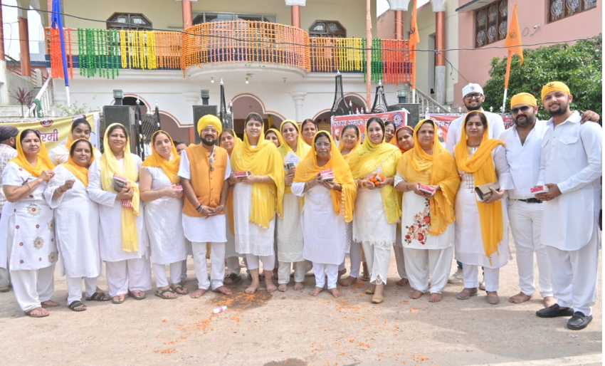 लोरमी में गुरु तेग बहादुर साहिब की शहादत यात्रा का भव्य स्वागत, सिख समाज ने फूलों से सजाई सड़कें लोरमी में गुरु तेग बहादुर साहिब की शहादत यात्रा का भव्य स्वागत, सिख समाज ने फूलों से सजाई सड़कें