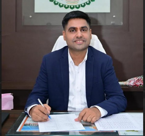 राजनांदगांव जिले के नवपदस्थ कलेक्टर श्री जितेन्द्र यादव ने किया कार्यभार ग्रहण राजनांदगांव जिले के नवपदस्थ कलेक्टर श्री जितेन्द्र यादव ने किया कार्यभार ग्रहण