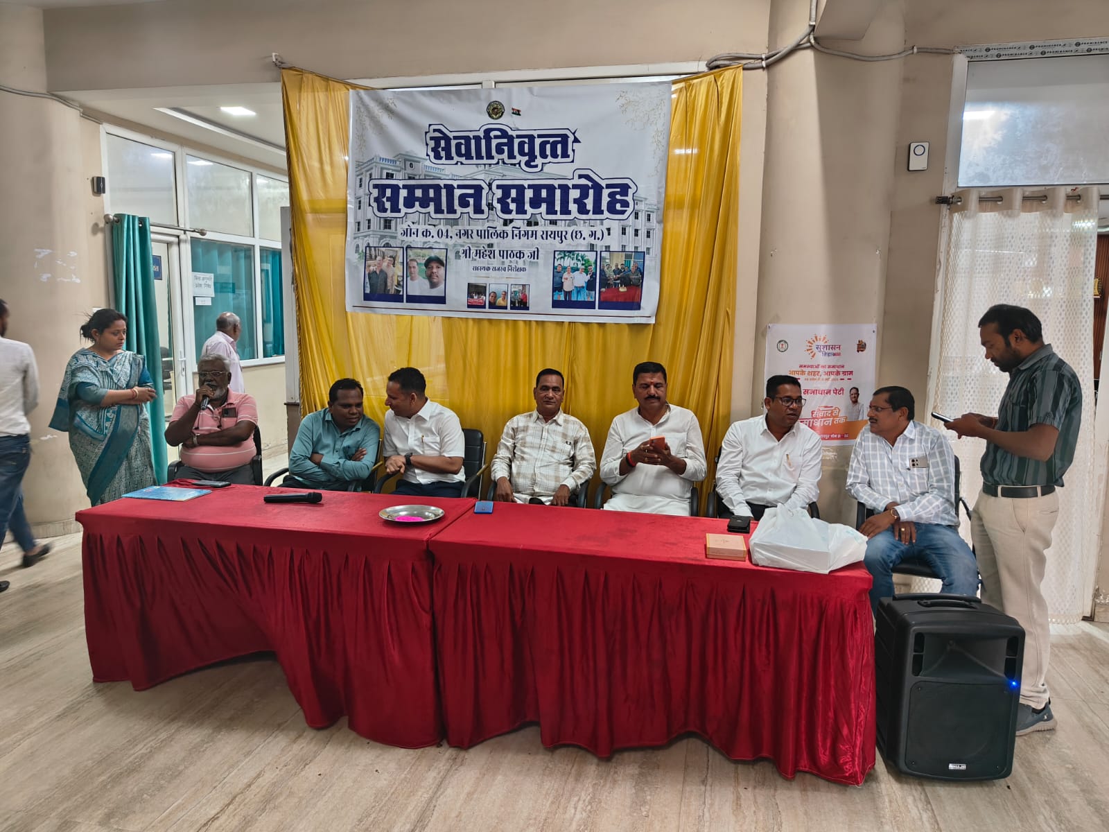 निगम सहायक राजस्व निरीक्षक महेश पाठक सेवानिवृत्त होने पर सम्मानित निगम सहायक राजस्व निरीक्षक महेश पाठक सेवानिवृत्त होने पर सम्मानित