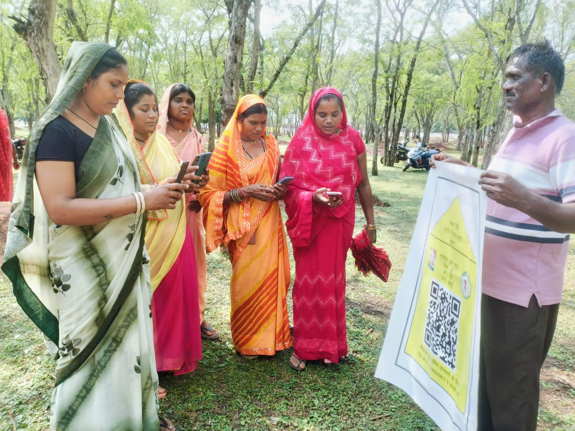 जिले में रोजगार दिवस पर ग्रामीणों को मिला डिजिटल अधिकार क्यूआर कोड से मिलेगी मनरेगा की पूरी जानकारी जिले में रोजगार दिवस पर ग्रामीणों को मिला डिजिटल अधिकार क्यूआर कोड से मिलेगी मनरेगा की पूरी जानकारी