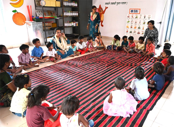 आंगनबाड़ी केंद्रों की बदली तस्वीर खेलते-खिलखिलाते नन्हे कदमों से संवर रहा भविष्य आंगनबाड़ी केंद्रों की बदली तस्वीर खेलते-खिलखिलाते नन्हे कदमों से संवर रहा भविष्य