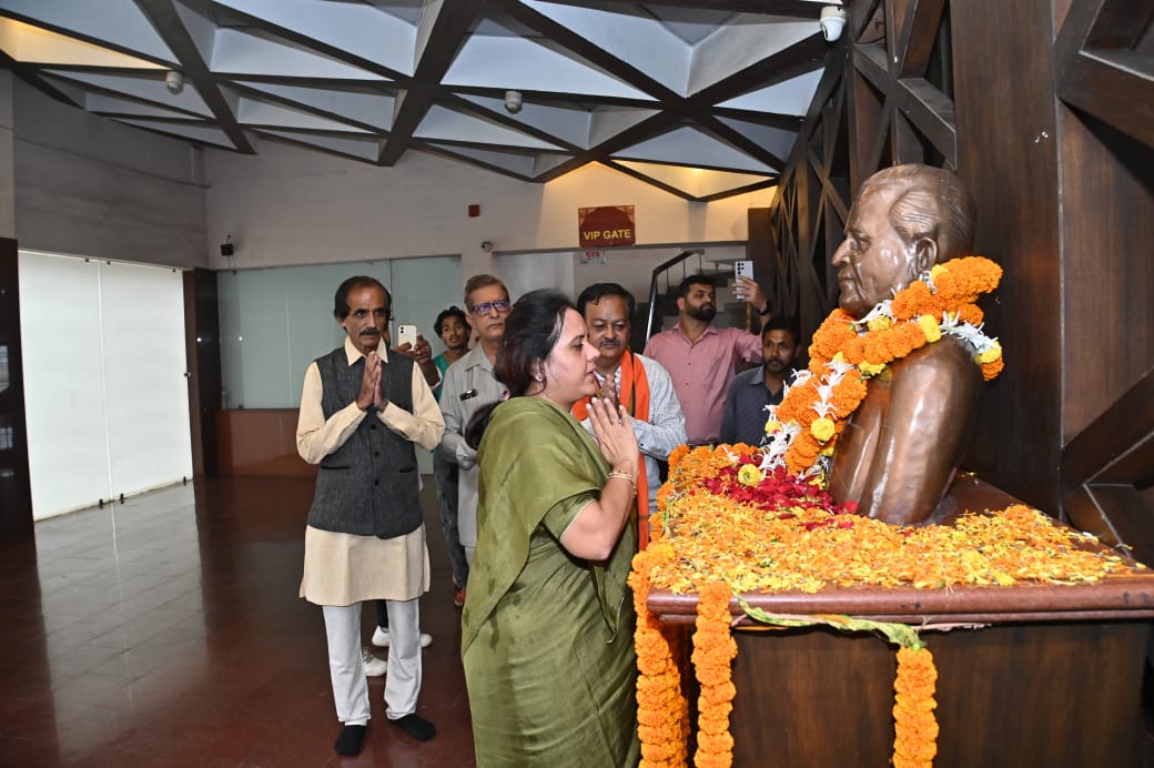 शहीद स्मारक भवन के स्वप्नदृष्टा एवं संस्थापक स्वतंत्रता संग्राम सेनानी कमल नारायण शर्मा का 103वीं जयन्ती पर किया सादर नमन शहीद स्मारक भवन के स्वप्नदृष्टा एवं संस्थापक स्वतंत्रता संग्राम सेनानी कमल नारायण शर्मा का 103वीं जयन्ती पर किया सादर नमन