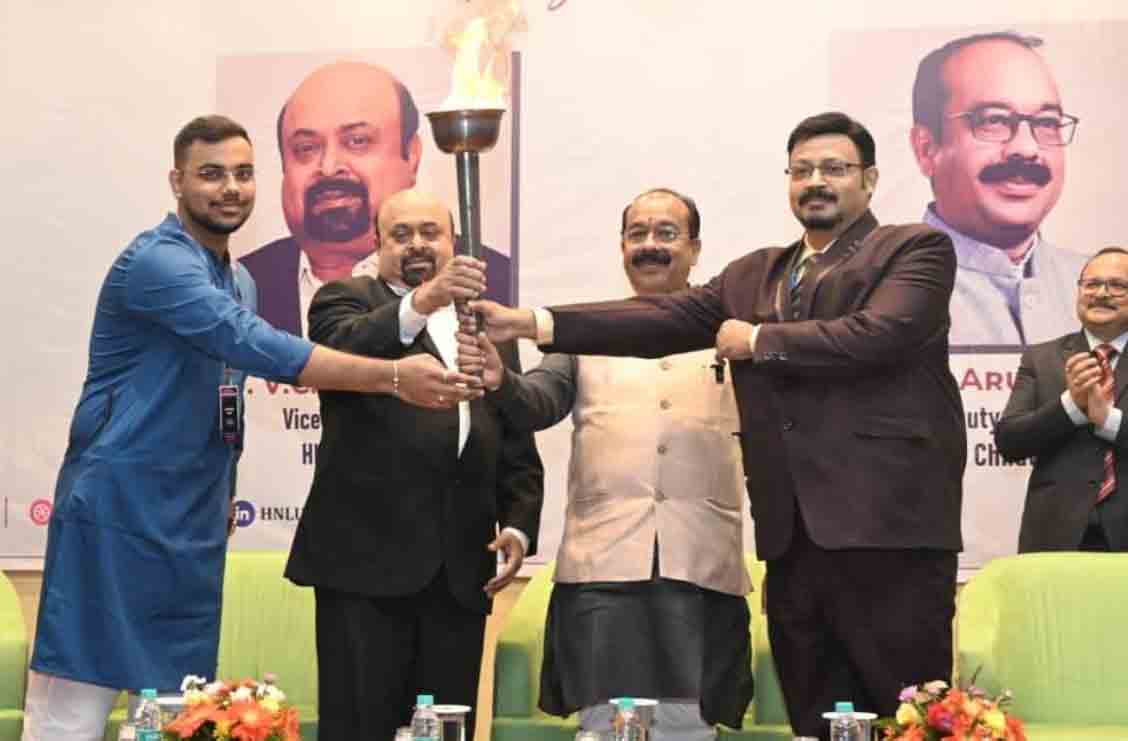 उप मुख्यमंत्री अरुण साव ने अंतर-विश्वविद्यालय उत्सव का किया शुभारंभ उप मुख्यमंत्री अरुण साव ने अंतर-विश्वविद्यालय उत्सव का किया शुभारंभ