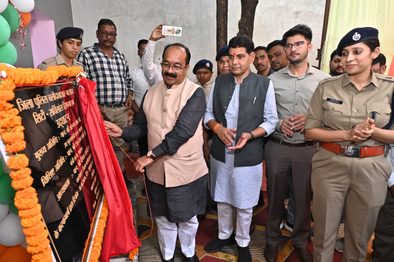 सिमगा में उप मुख्यमंत्री अरुण साव ने किया सिटी सर्विलांस का शुभारंभ सिमगा में उप मुख्यमंत्री अरुण साव ने किया सिटी सर्विलांस का शुभारंभ