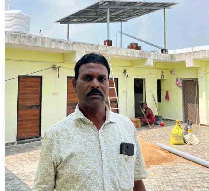 घर की छत से मिल रही ऊर्जा घर की छत से मिल रही ऊर्जा