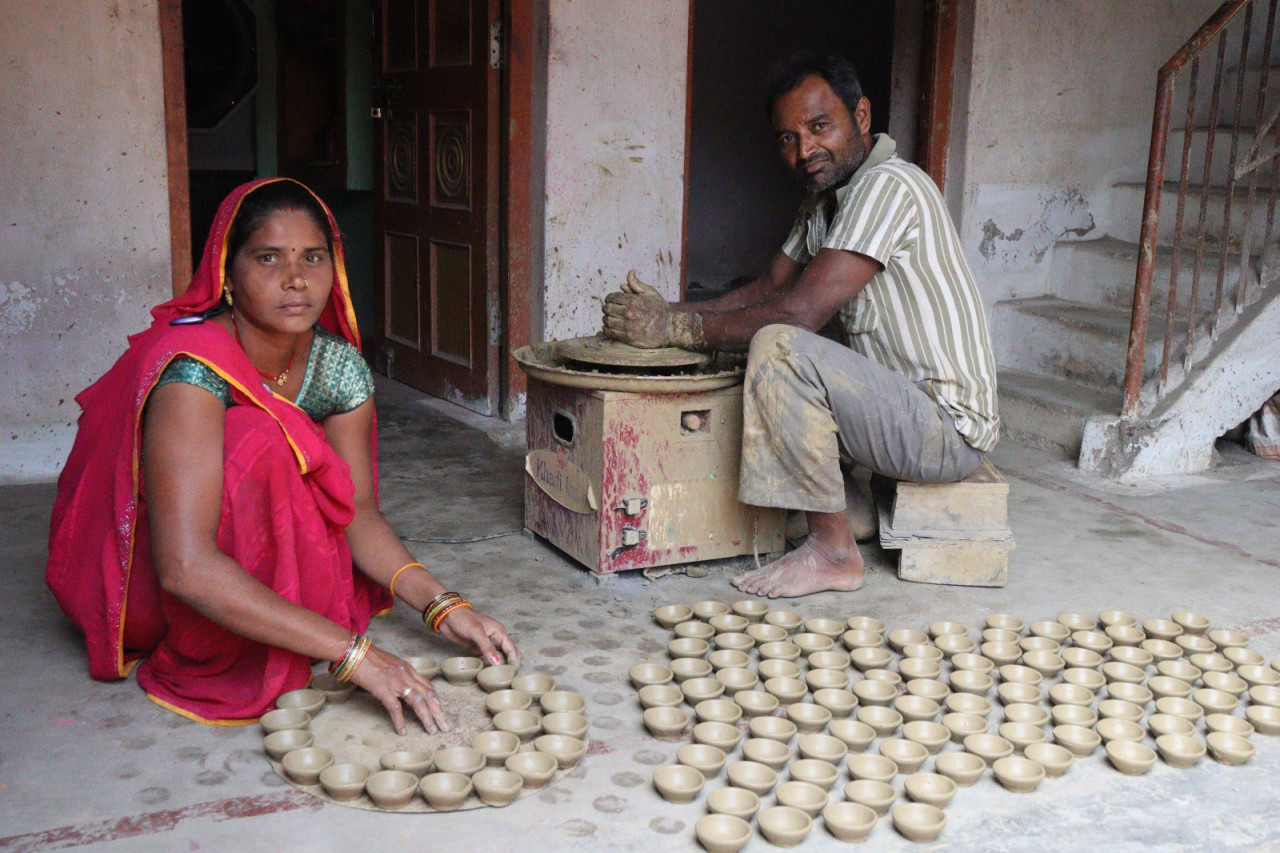 दीपावली से पहले मिली राशि ने बढ़ाई खुशियां दीपावली से पहले मिली राशि ने बढ़ाई खुशियां