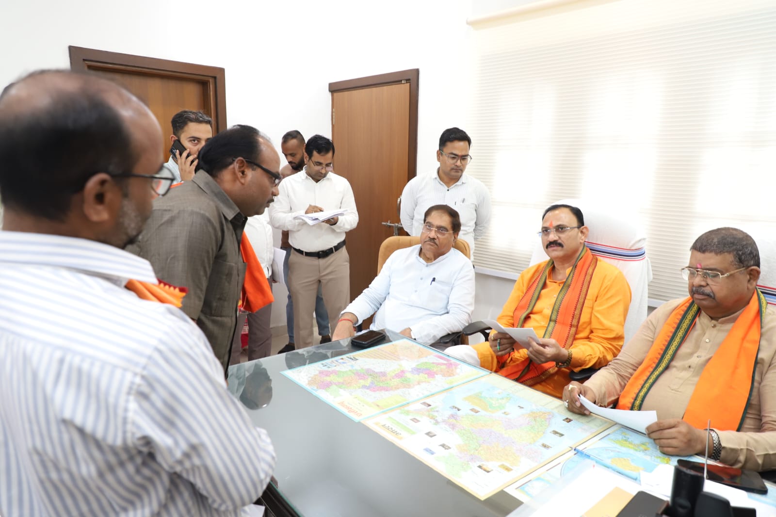 सहयोग केंद्र में 200 कार्यकर्ताओं ने दिए आवेदन, स्वास्थ्य मंत्री जायसवाल ने त्वरित पहल के दिए निर्देश सहयोग केंद्र में 200 कार्यकर्ताओं ने दिए आवेदन, स्वास्थ्य मंत्री जायसवाल ने त्वरित पहल के दिए निर्देश