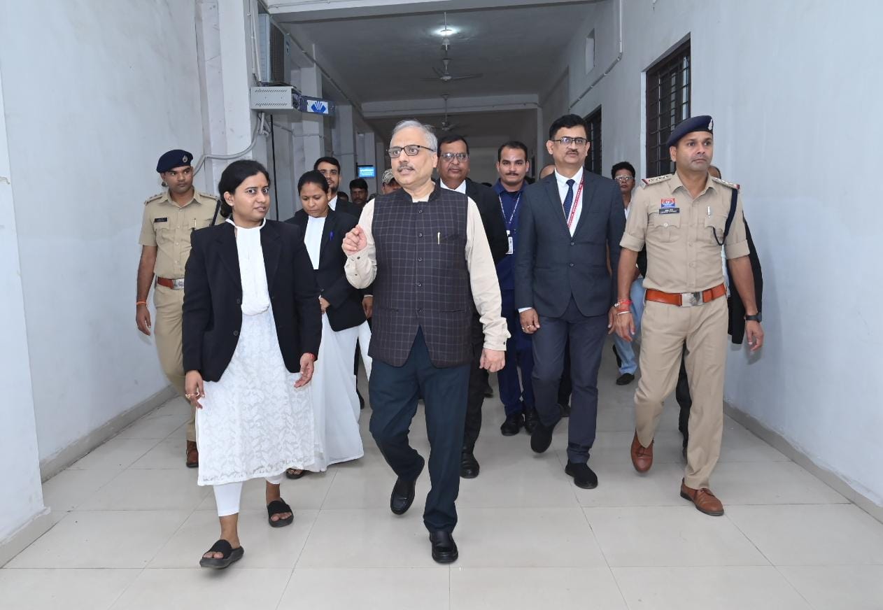 मुख्य न्यायाधीश रमेश सिन्हा ने रायगढ़, जांजगीर और सक्ति जिले की न्यायालयों का किया निरीक्षण मुख्य न्यायाधीश रमेश सिन्हा ने रायगढ़, जांजगीर और सक्ति जिले की न्यायालयों का किया निरीक्षण