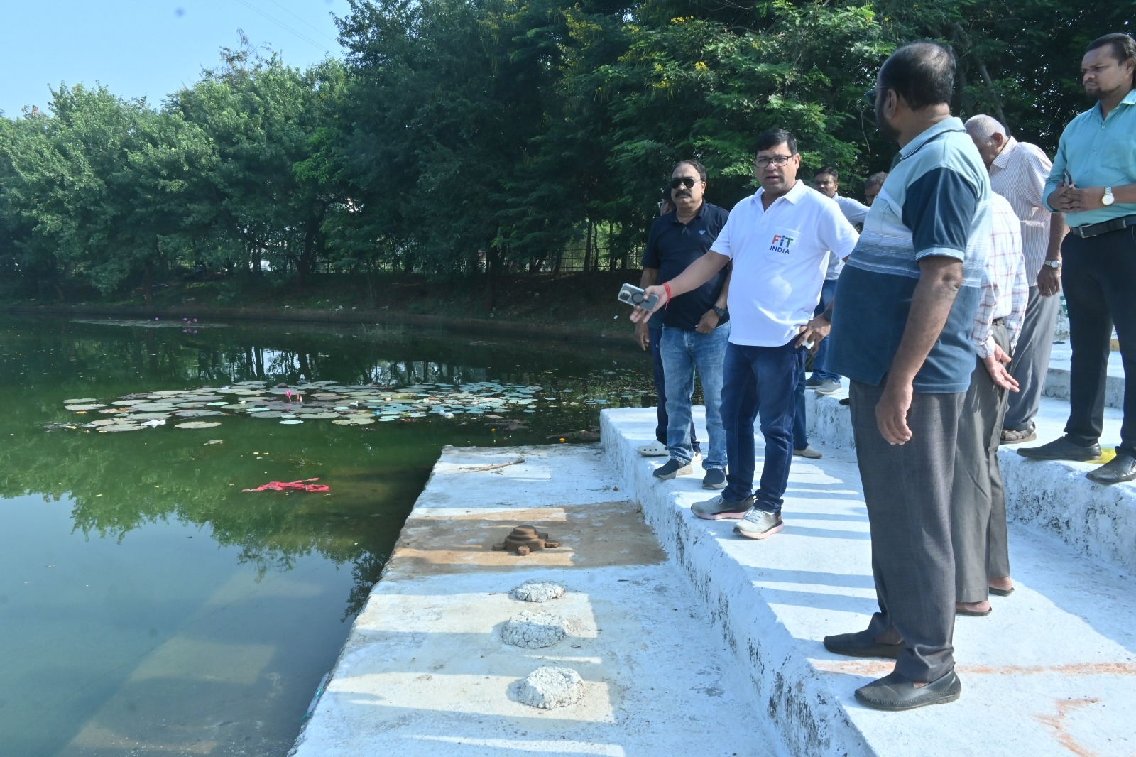 आयुक्त ने उद्यानों की प्रकाश व्यवस्था में सुधार करने के दिए निर्देश आयुक्त ने उद्यानों की प्रकाश व्यवस्था में सुधार करने के दिए निर्देश