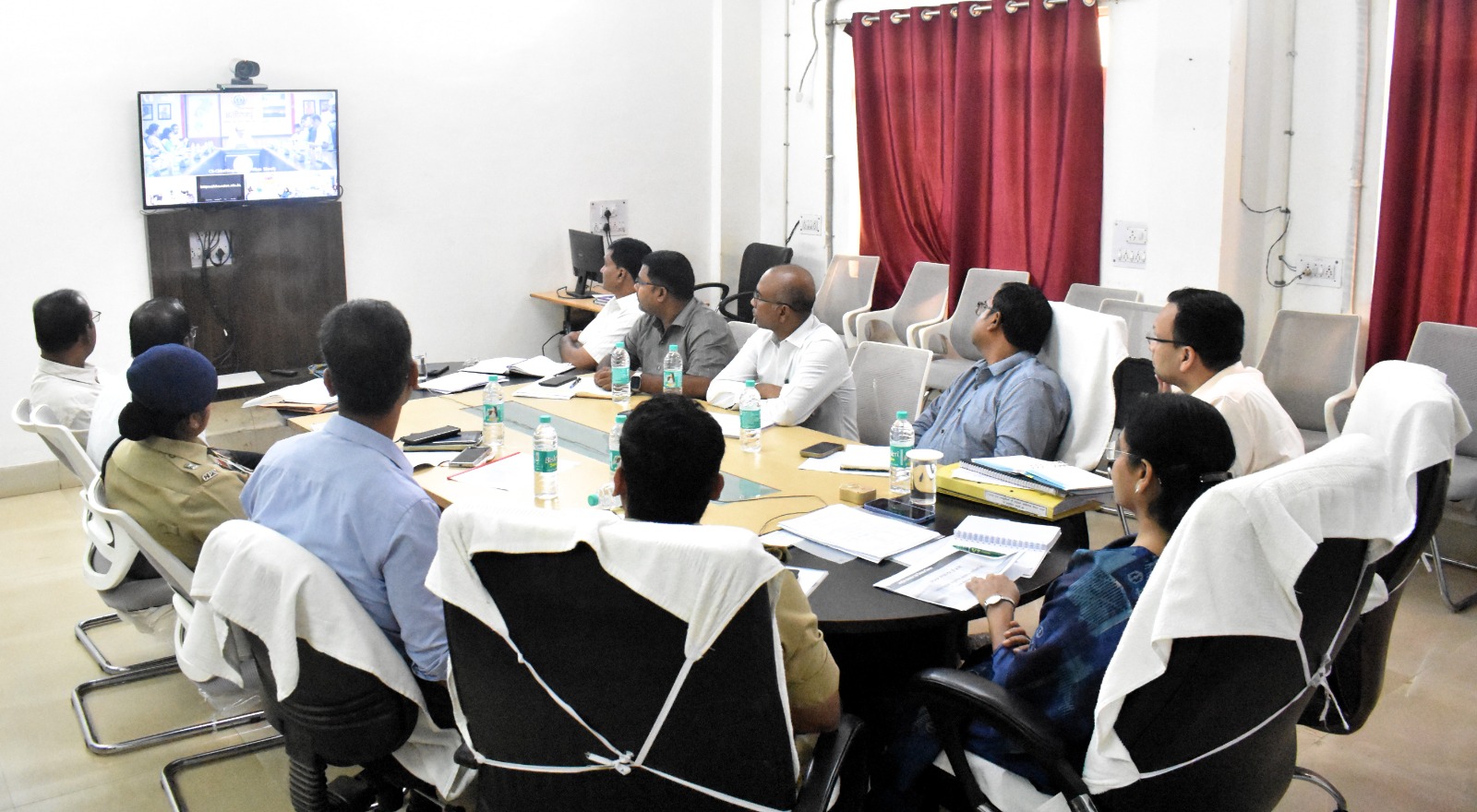 मुख्य सचिव ने वर्चुअल बैठक लेकर आवारा मवेशियों पर नियंत्रण हेतु किए जा रहे उपायों के अलावा विभिन्न विभागों के कार्यों के प्रगति की समीक्षा मुख्य सचिव ने वर्चुअल बैठक लेकर आवारा मवेशियों पर नियंत्रण हेतु किए जा रहे उपायों के अलावा विभिन्न विभागों के कार्यों के प्रगति की समीक्षा