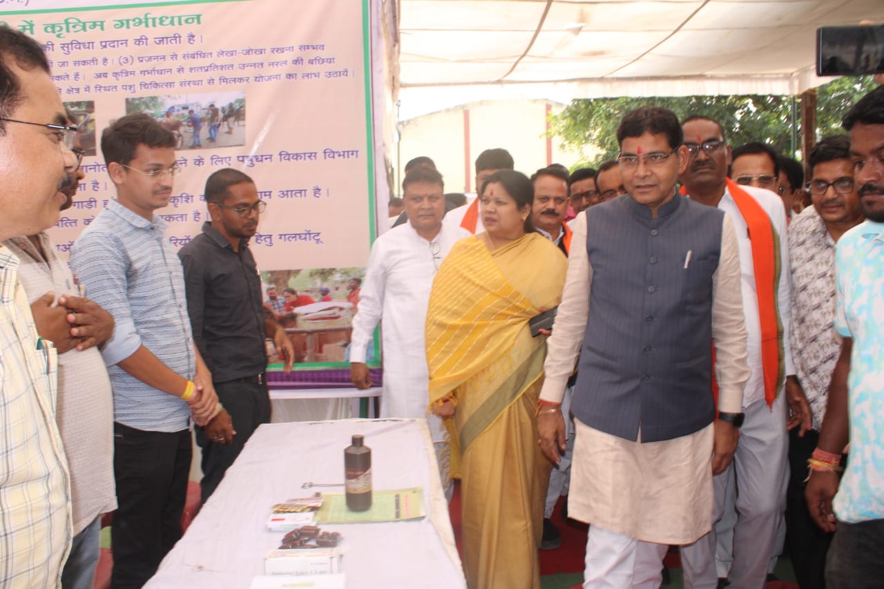 'किसान हैं विकसित भारत की रीढ़, तिलहन उत्पादन से बढ़ेगी आत्मनिर्भरता' — मंत्री टंक राम वर्मा 'किसान हैं विकसित भारत की रीढ़, तिलहन उत्पादन से बढ़ेगी आत्मनिर्भरता' — मंत्री टंक राम वर्मा