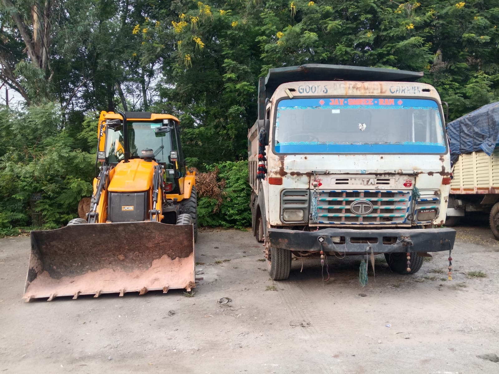 खनिजों काअवैध खनन व परिवहन करते 08 वाहन जब्त खनिजों काअवैध खनन व परिवहन करते 08 वाहन जब्त